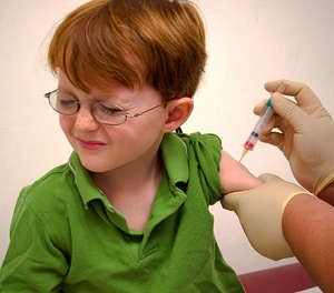 Делать ли ребёнку прививки?